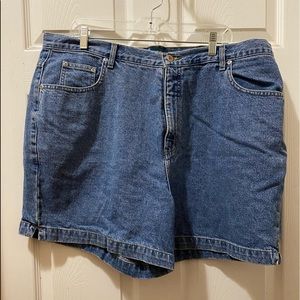 Avenue brand denim shorts size 22